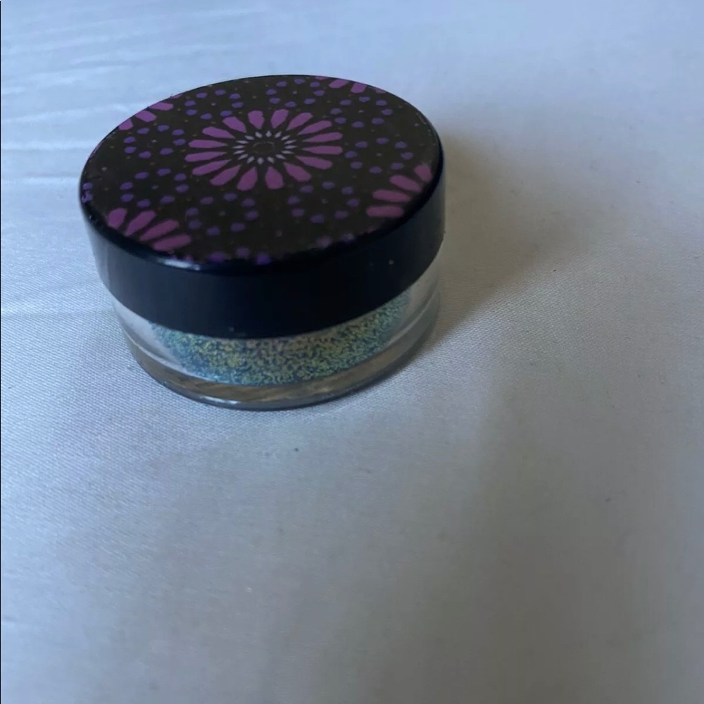 Mystic Health & Beauty Loose Glitter Dark Flower
